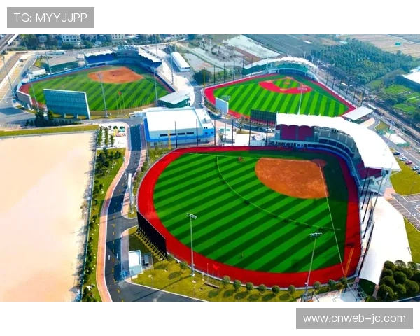 中山国际棒垒球中心打造三座连片国际标准球场