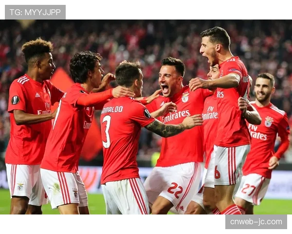 法兰克福VS莱比锡：边路通道与肋部三角破解侧翼封锁